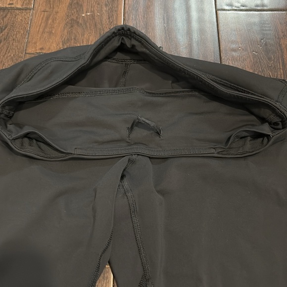 Lululemon Crop Legging - Picture 2 of 4